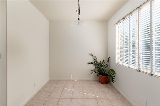6532 Camino Rojo, Santa Fe, NM 87507