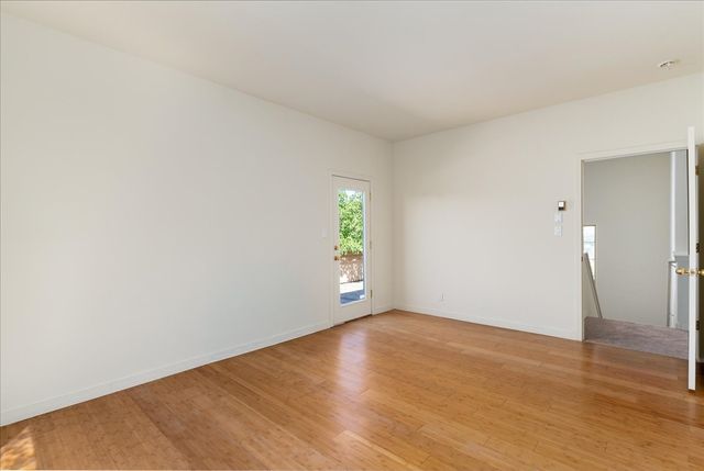 6532 Camino Rojo, Santa Fe, NM 87507