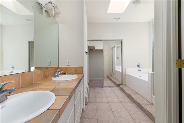 6532 Camino Rojo, Santa Fe, NM 87507