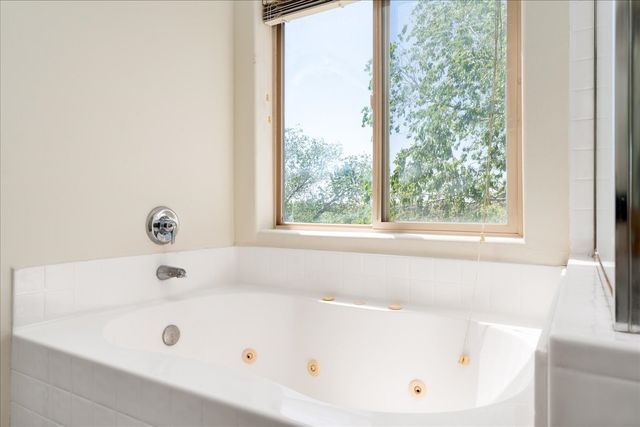 6532 Camino Rojo, Santa Fe, NM 87507