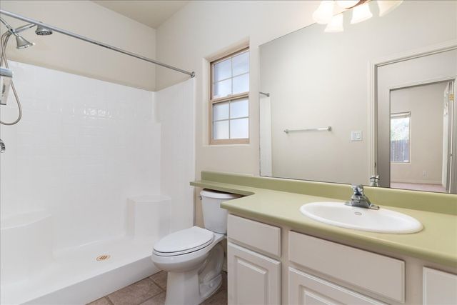 6532 Camino Rojo, Santa Fe, NM 87507