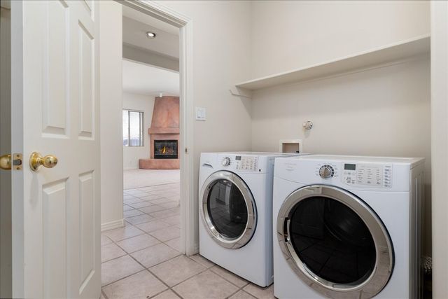 6532 Camino Rojo, Santa Fe, NM 87507