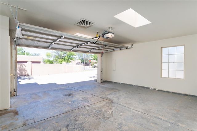 6532 Camino Rojo, Santa Fe, NM 87507