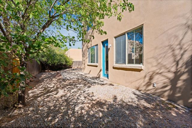 6532 Camino Rojo, Santa Fe, NM 87507