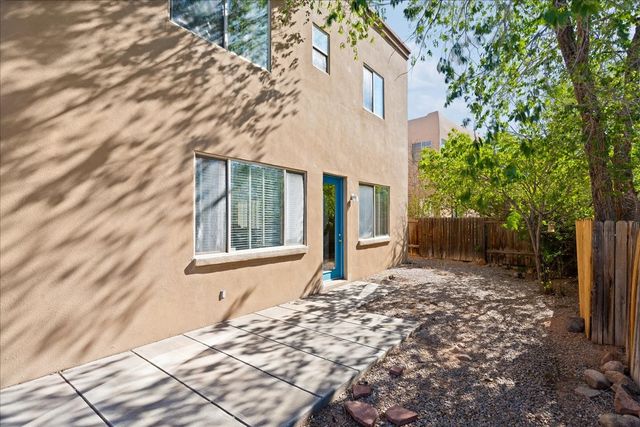 6532 Camino Rojo, Santa Fe, NM 87507