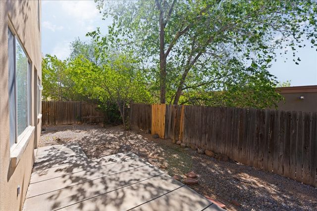 6532 Camino Rojo, Santa Fe, NM 87507