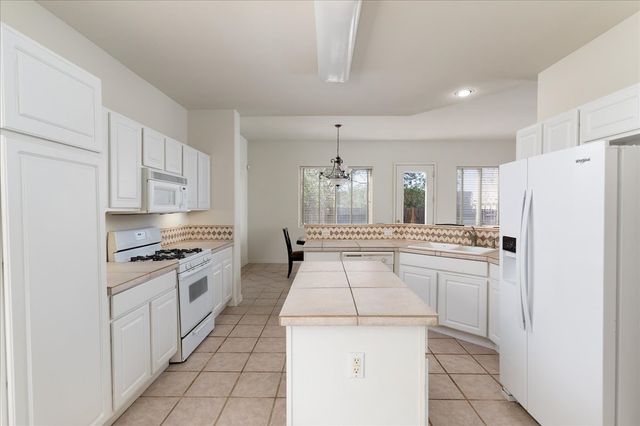 6532 Camino Rojo, Santa Fe, NM 87507