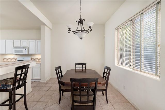6532 Camino Rojo, Santa Fe, NM 87507
