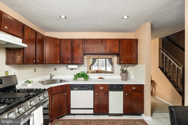 2 BRITTON CT, Lawrenceville, NJ 08648