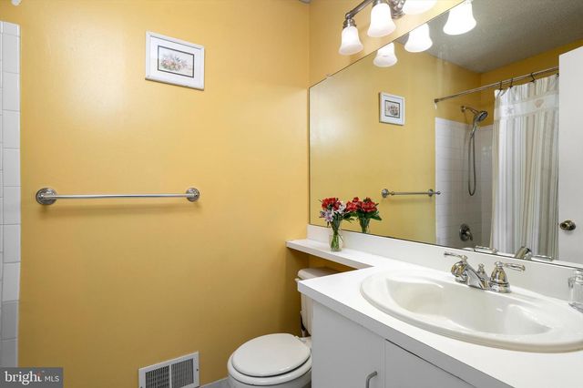 2 BRITTON CT, Lawrenceville, NJ 08648