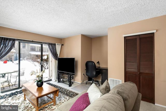 2 BRITTON CT, Lawrenceville, NJ 08648