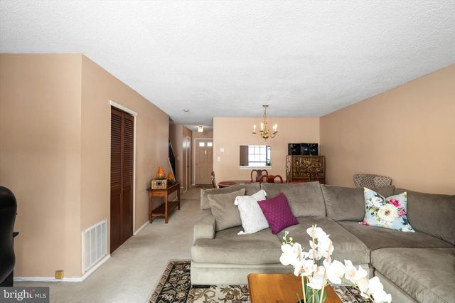 2 BRITTON CT, Lawrenceville, NJ 08648