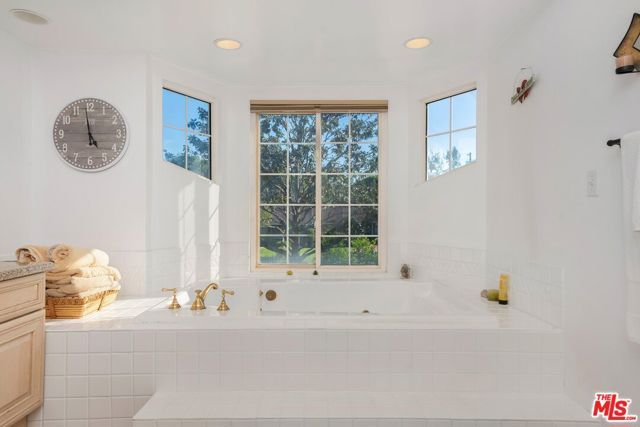 16155 Otsego Street, Encino (los Angeles), CA 91436