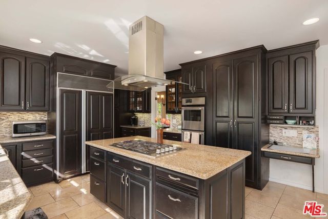 16155 Otsego Street, Encino (los Angeles), CA 91436