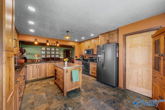 74 Horseshoe Bend, Rainbow City, AL 35906