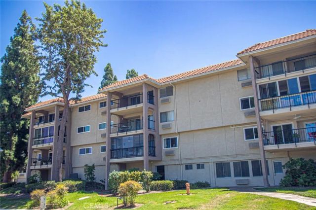 3241 San Amadeo 3C, Laguna Woods, CA 92637