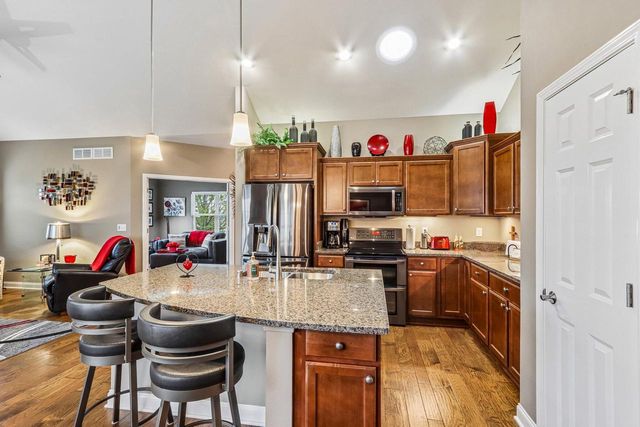 1016 Ann Marie WAY, Oconomowoc, WI 53066