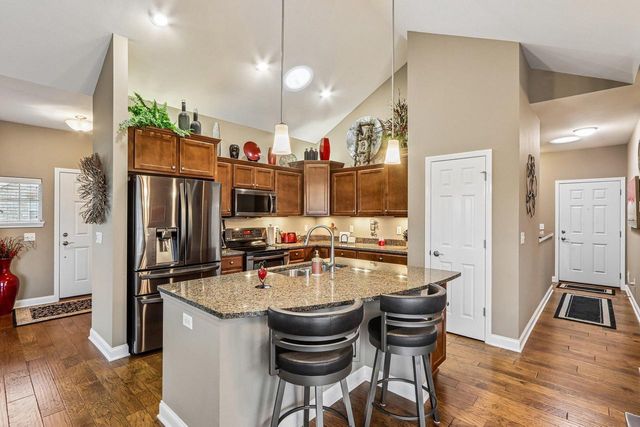 1016 Ann Marie WAY, Oconomowoc, WI 53066