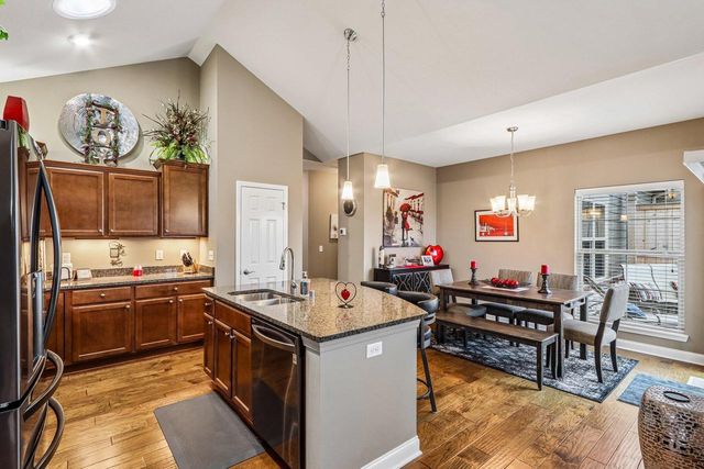 1016 Ann Marie WAY, Oconomowoc, WI 53066