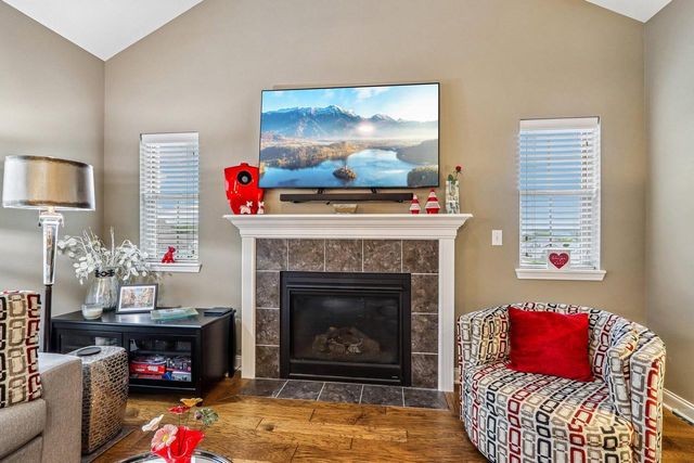 1016 Ann Marie WAY, Oconomowoc, WI 53066