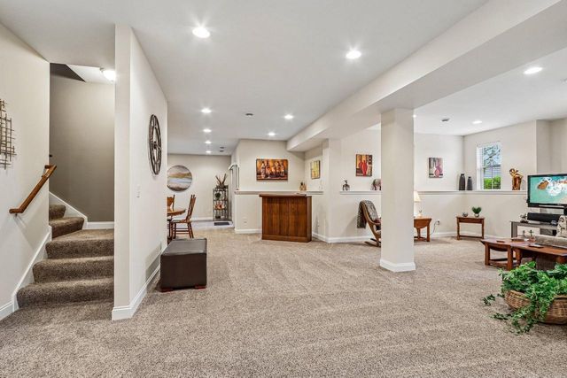1016 Ann Marie WAY, Oconomowoc, WI 53066
