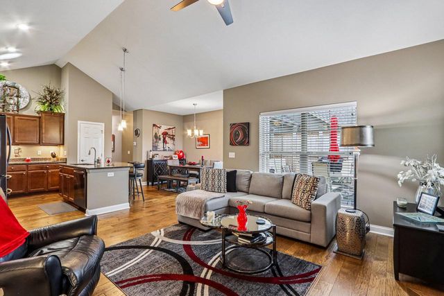 1016 Ann Marie WAY, Oconomowoc, WI 53066
