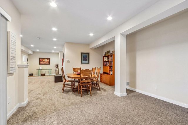 1016 Ann Marie WAY, Oconomowoc, WI 53066