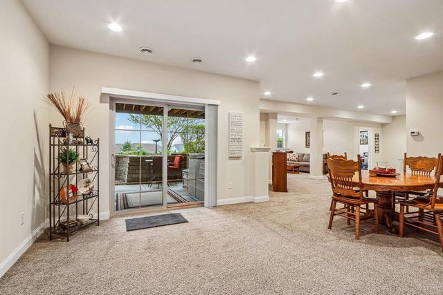 1016 Ann Marie WAY, Oconomowoc, WI 53066
