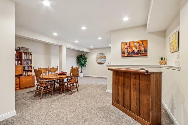 1016 Ann Marie WAY, Oconomowoc, WI 53066