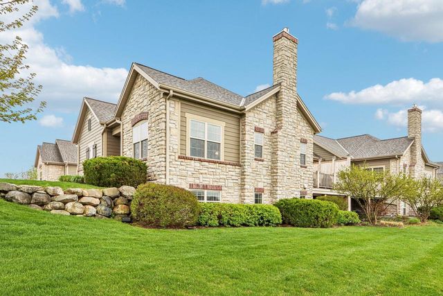 1016 Ann Marie WAY, Oconomowoc, WI 53066