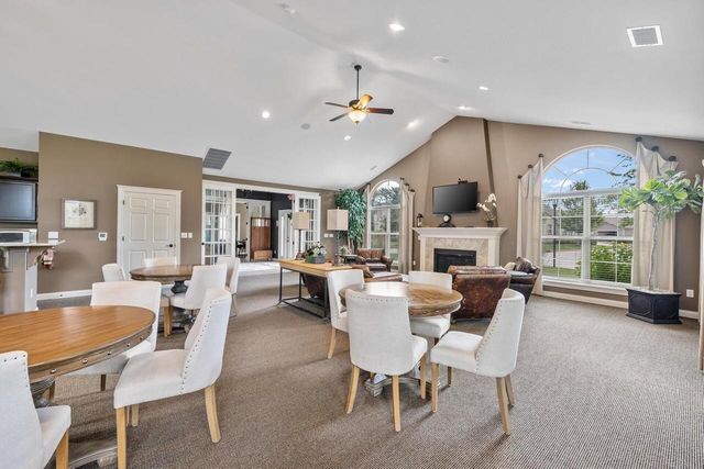 1016 Ann Marie WAY, Oconomowoc, WI 53066