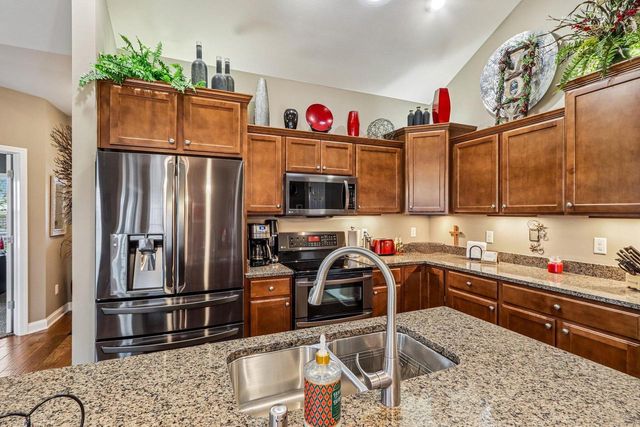 1016 Ann Marie WAY, Oconomowoc, WI 53066
