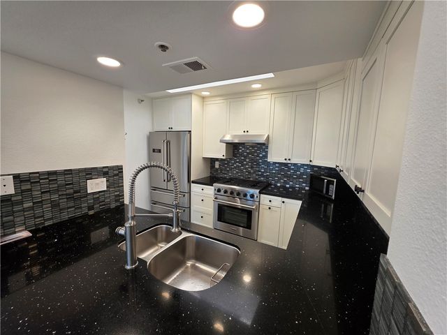 240 Nice 302, Newport Beach, CA 92663
