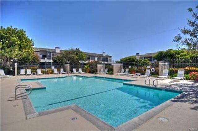 240 Nice 302, Newport Beach, CA 92663