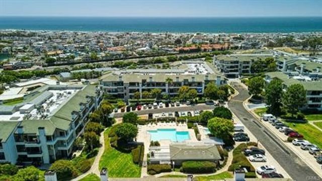 240 Nice 302, Newport Beach, CA 92663