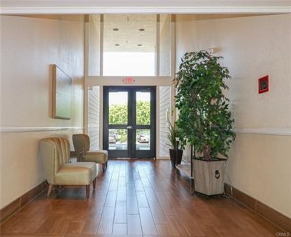 240 Nice 302, Newport Beach, CA 92663
