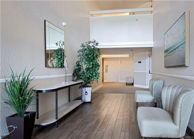 240 Nice 302, Newport Beach, CA 92663