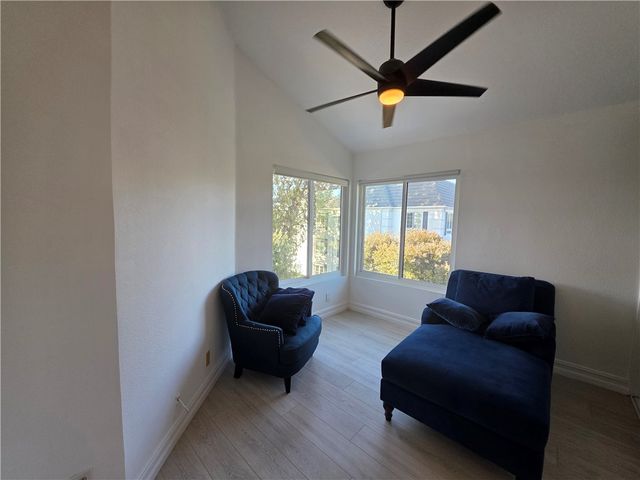 240 Nice 302, Newport Beach, CA 92663
