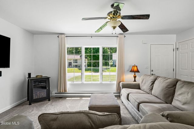 18 Mockingbird Lane, Queensbury, NY 12804