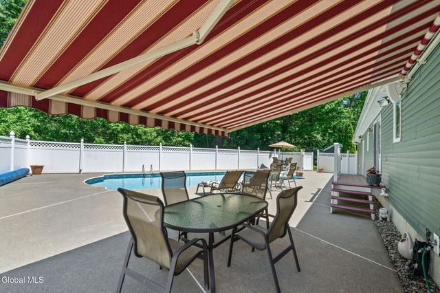 18 Mockingbird Lane, Queensbury, NY 12804