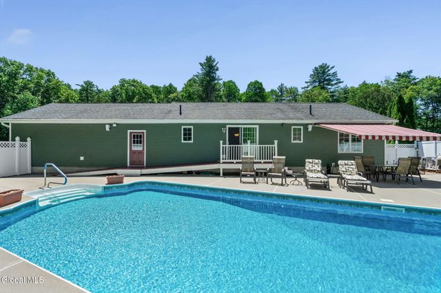 18 Mockingbird Lane, Queensbury, NY 12804