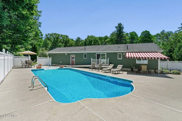 18 Mockingbird Lane, Queensbury, NY 12804