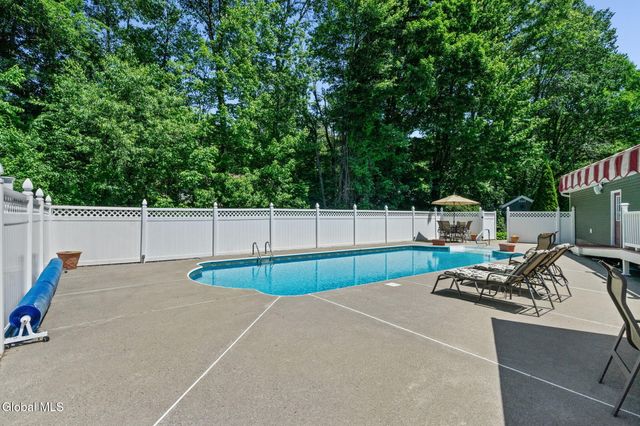 18 Mockingbird Lane, Queensbury, NY 12804