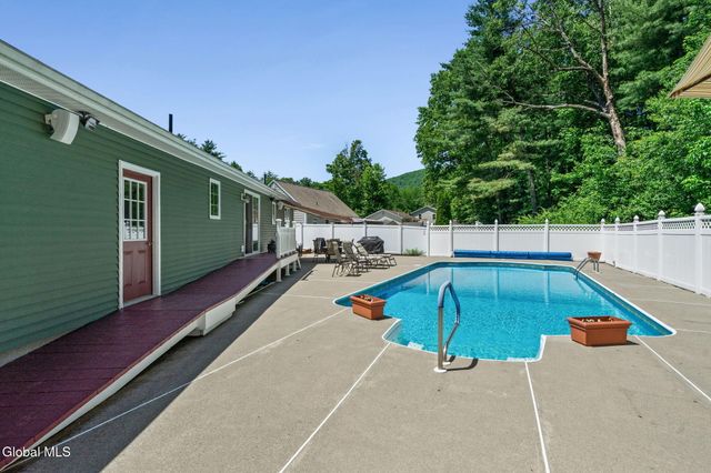 18 Mockingbird Lane, Queensbury, NY 12804
