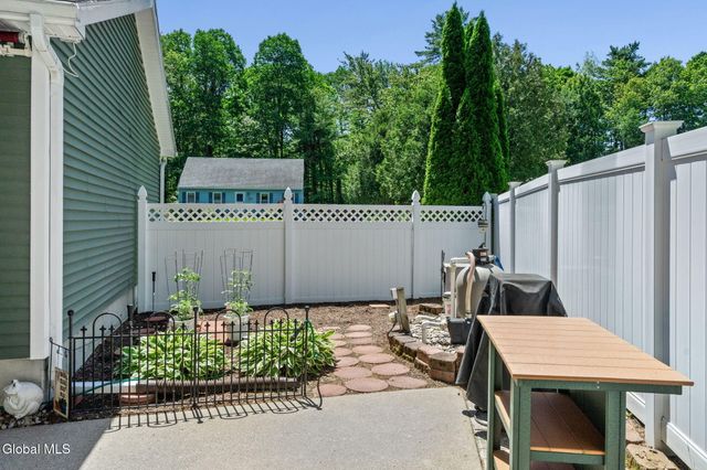 18 Mockingbird Lane, Queensbury, NY 12804