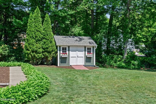18 Mockingbird Lane, Queensbury, NY 12804