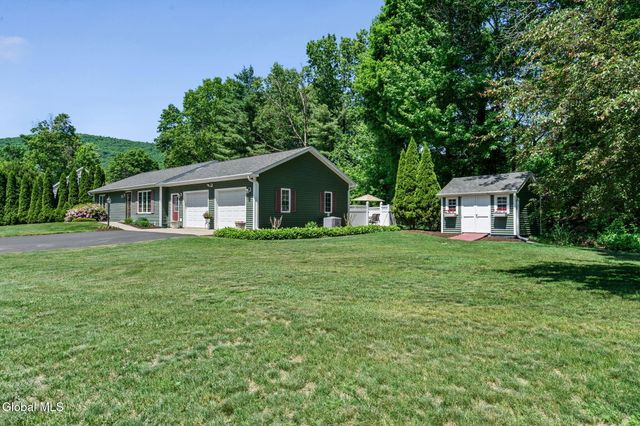 18 Mockingbird Lane, Queensbury, NY 12804