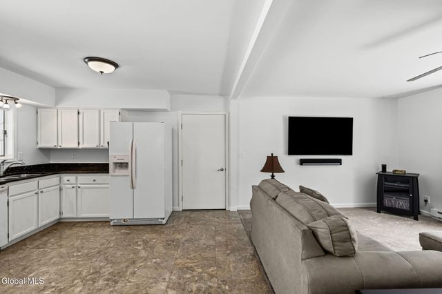 18 Mockingbird Lane, Queensbury, NY 12804
