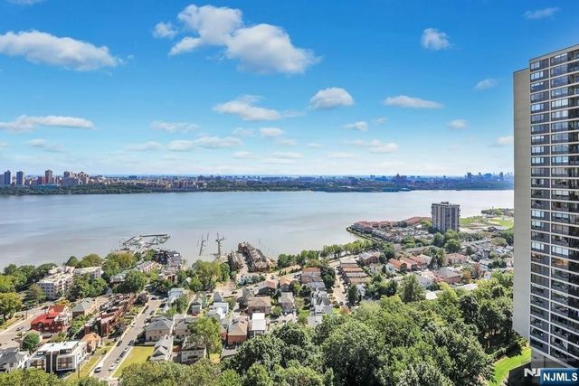 6 Horizon Road 1907, Fort Lee, NJ 07024