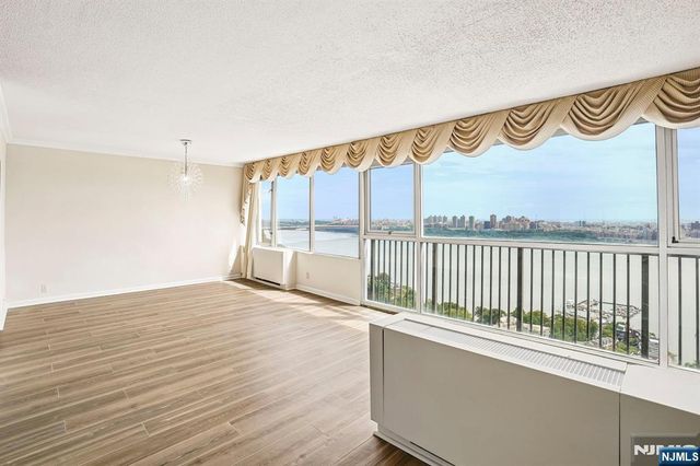 6 Horizon Road 1907, Fort Lee, NJ 07024